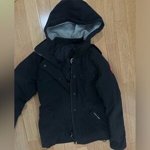 Canada goose women’s jacket size small